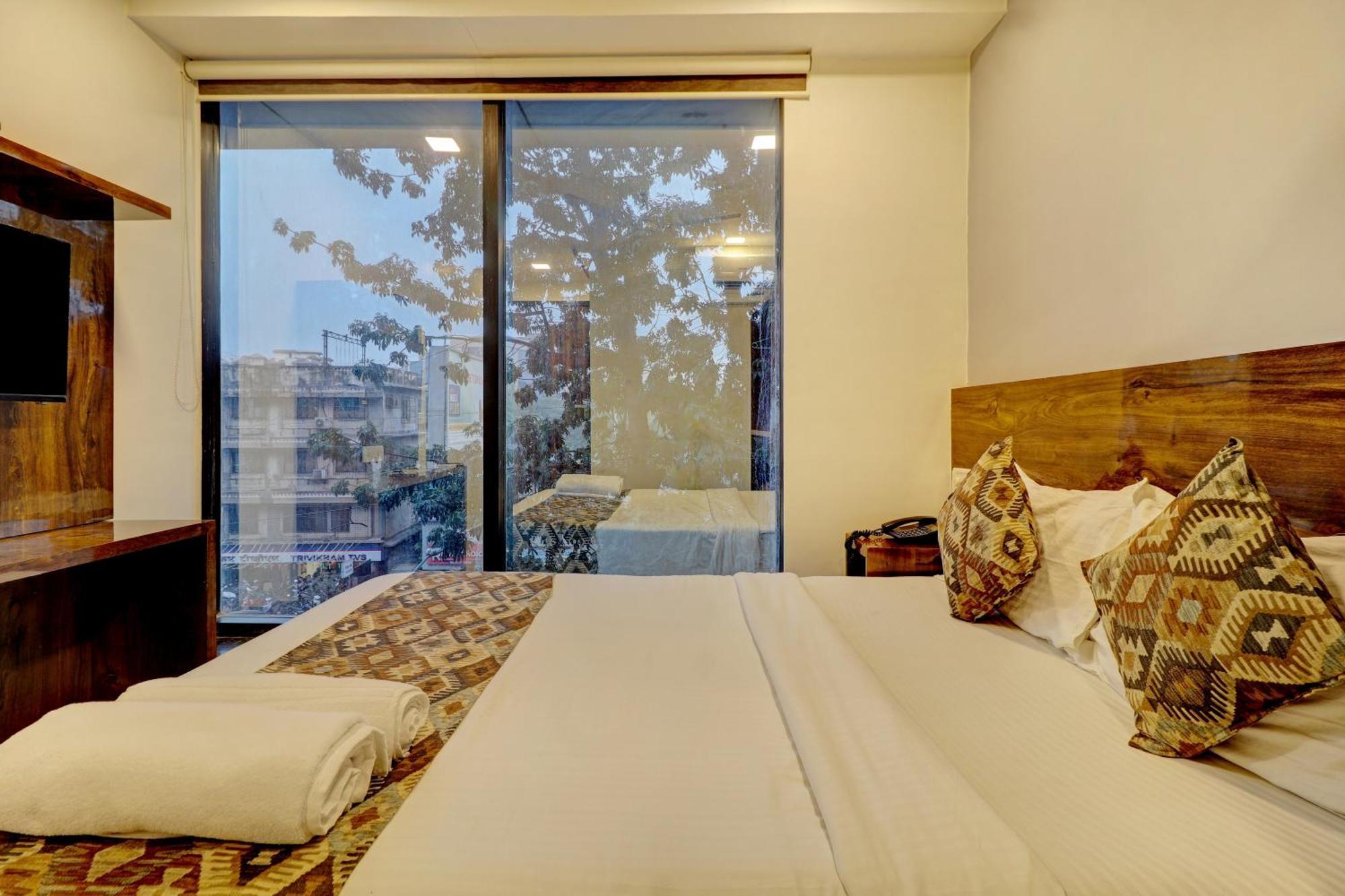 Hotel Merry Gold Мумбаи Экстерьер фото