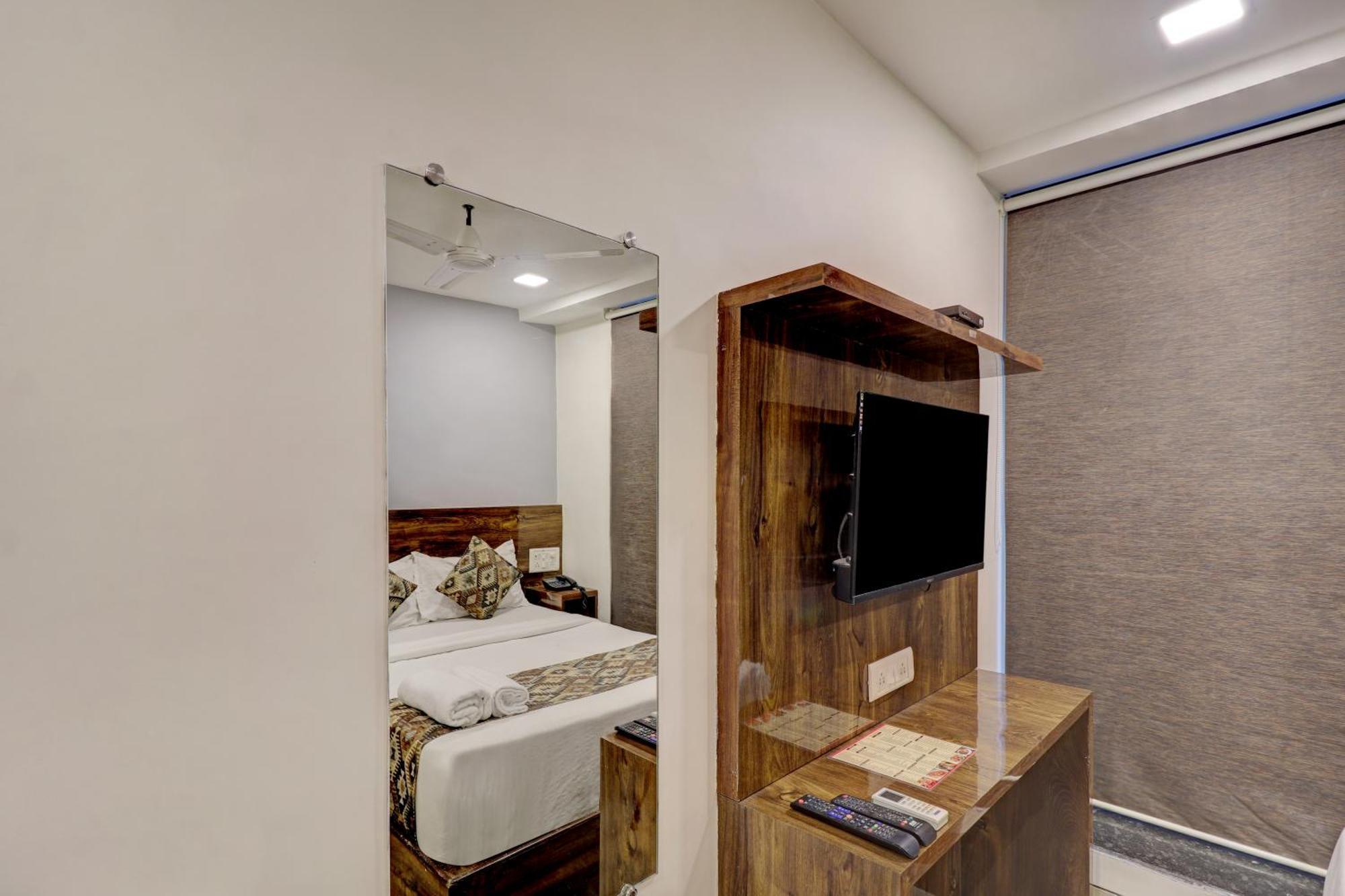 Hotel Merry Gold Мумбаи Экстерьер фото