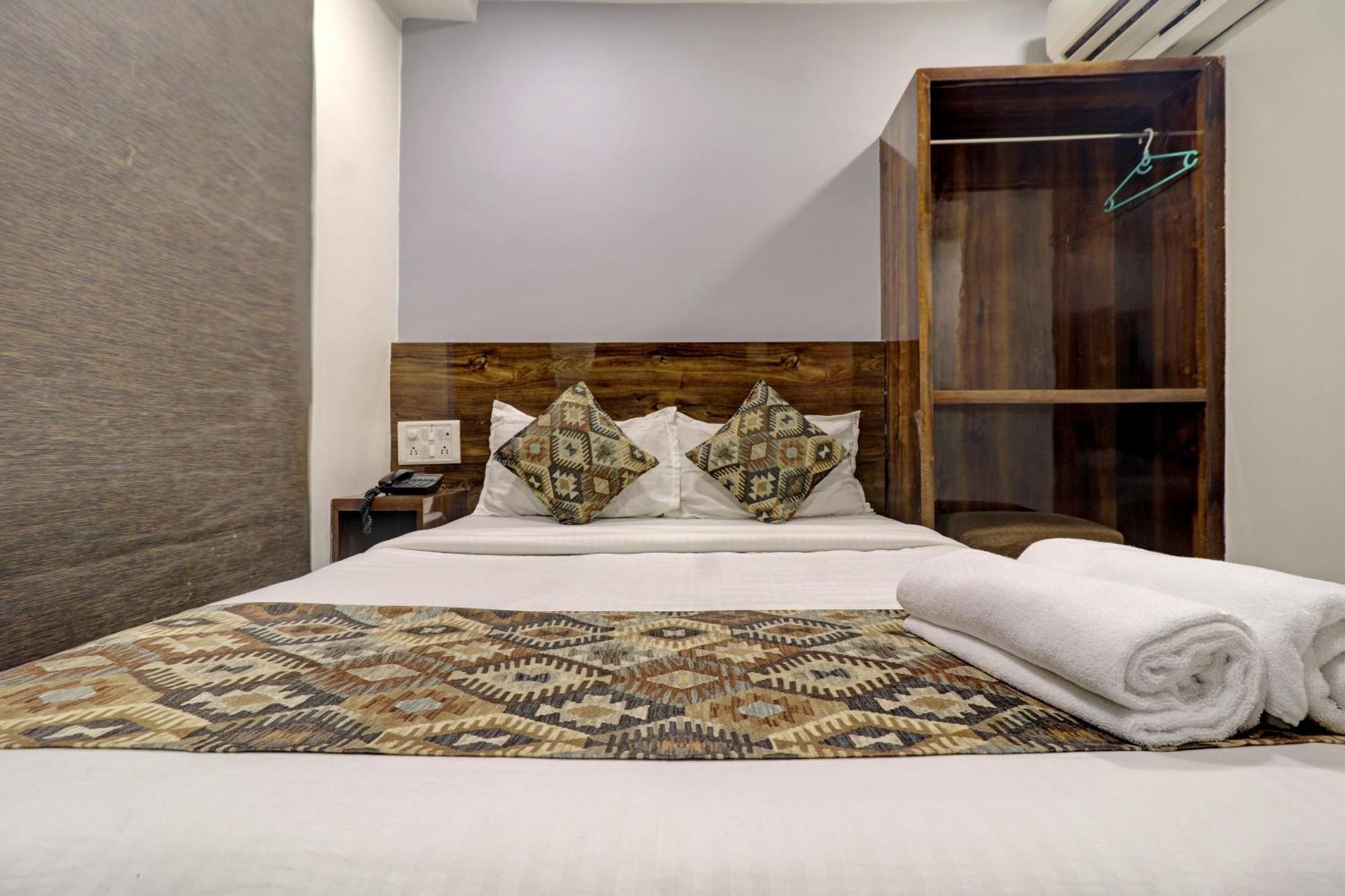 Hotel Merry Gold Мумбаи Экстерьер фото