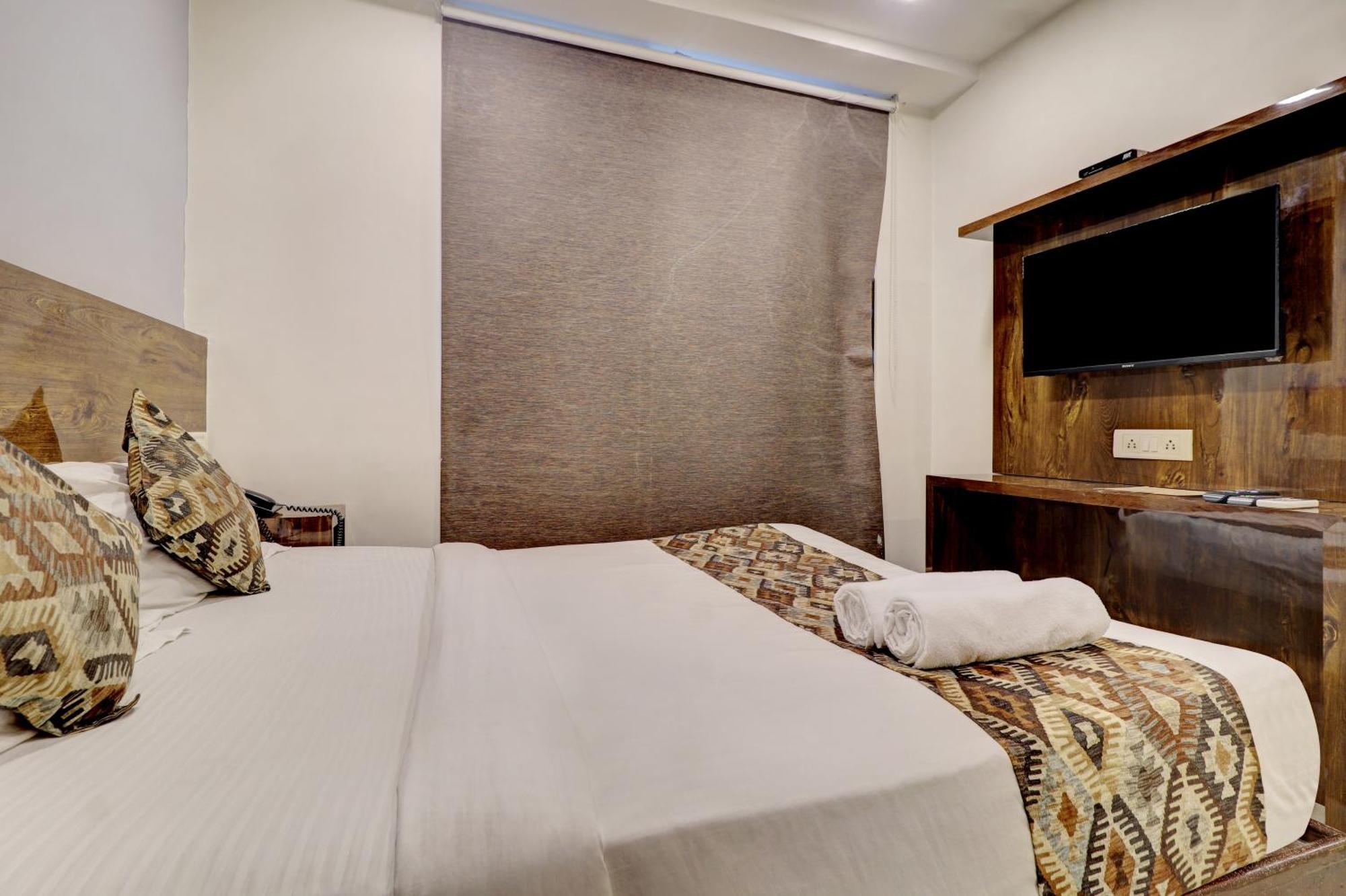 Hotel Merry Gold Мумбаи Экстерьер фото