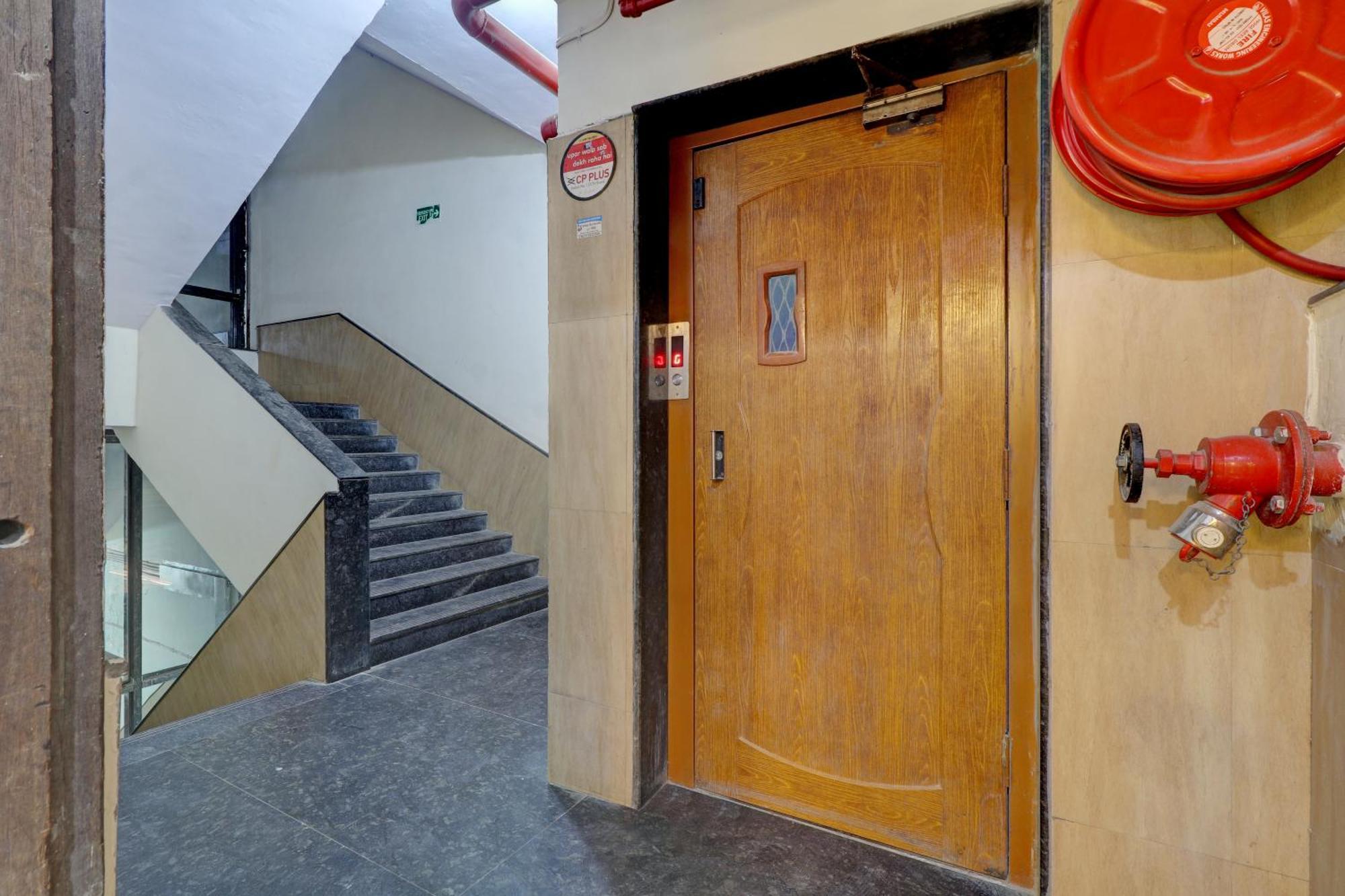 Hotel Merry Gold Мумбаи Экстерьер фото